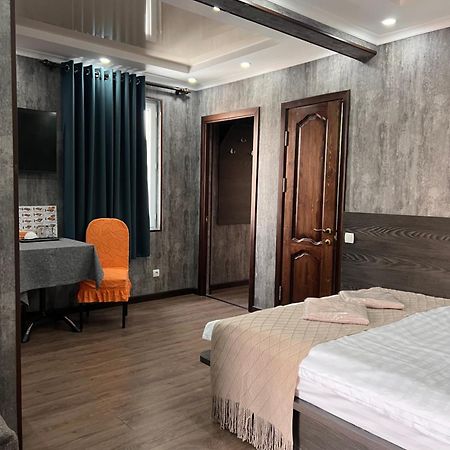 Salut Hotel Bisjkek Eksteriør bilde