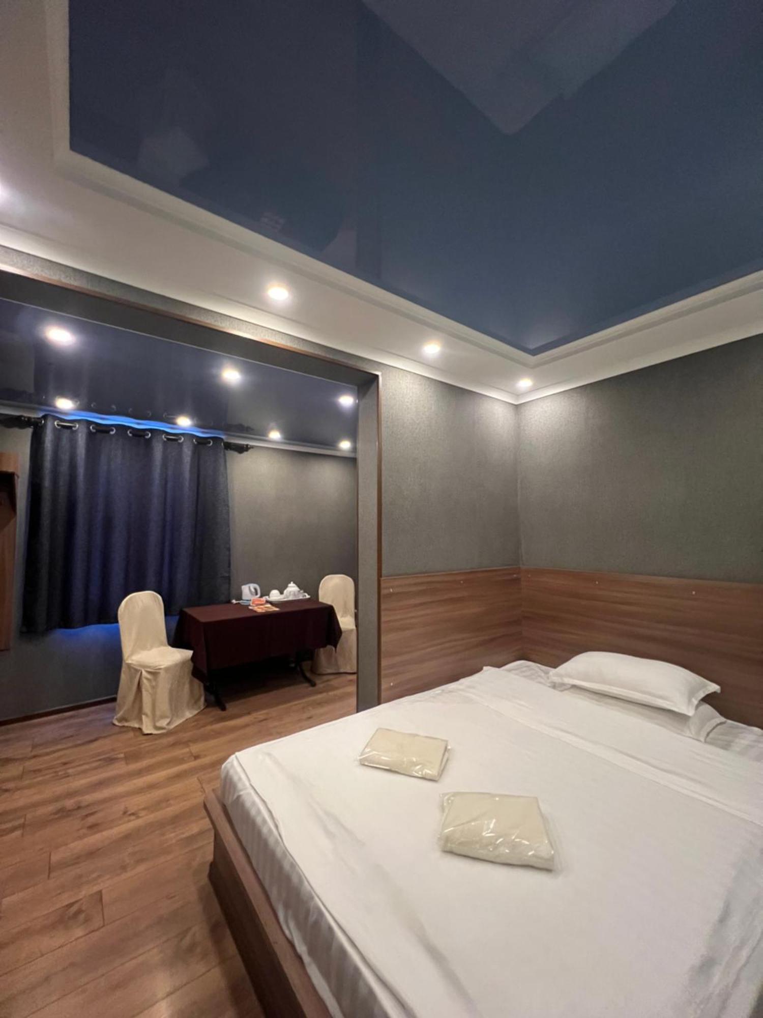 Salut Hotel Bisjkek Eksteriør bilde
