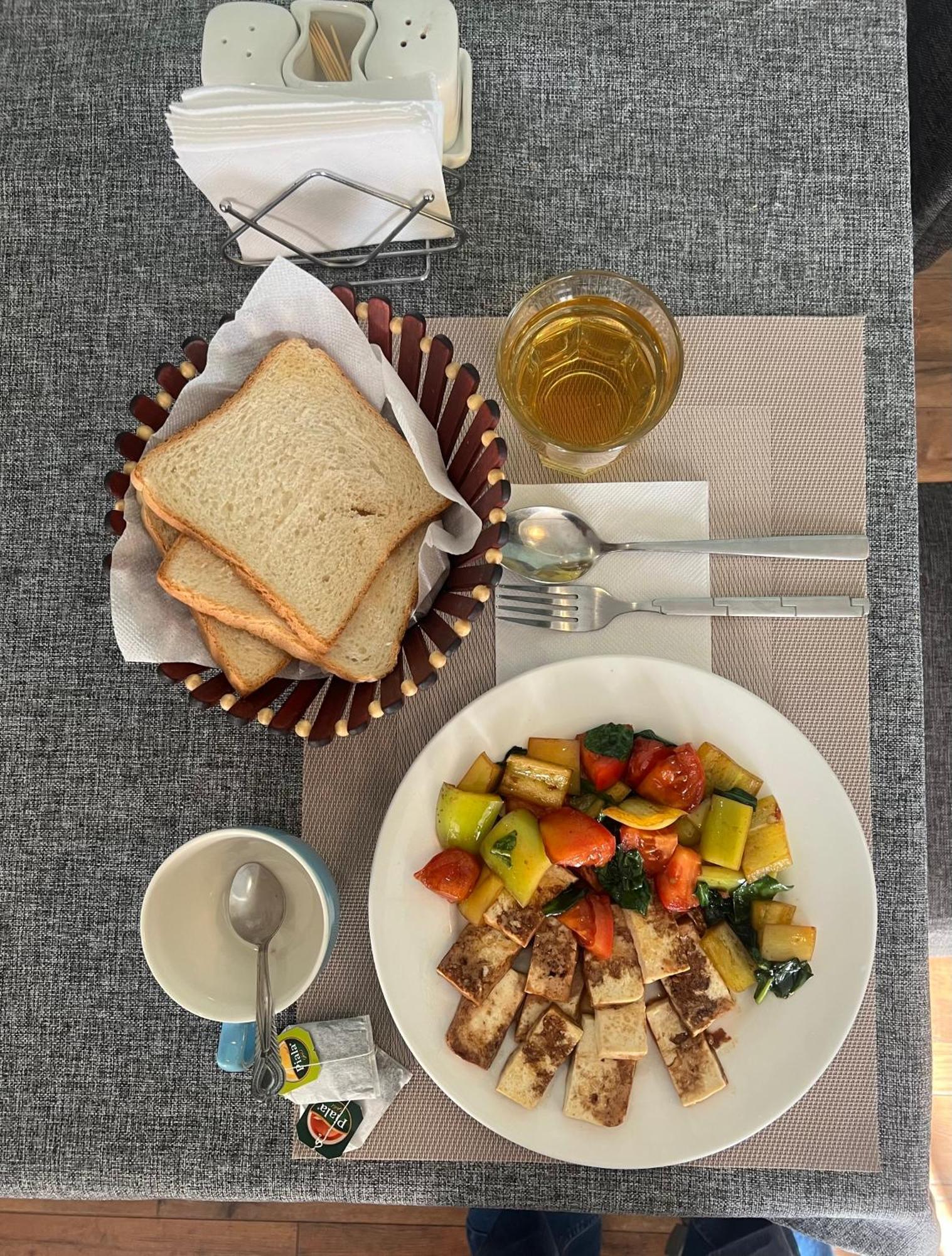 Salut Hotel Bisjkek Eksteriør bilde