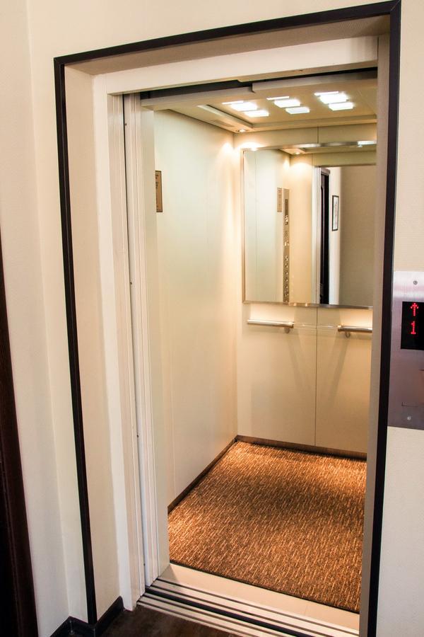 Salut Hotel Bisjkek Eksteriør bilde