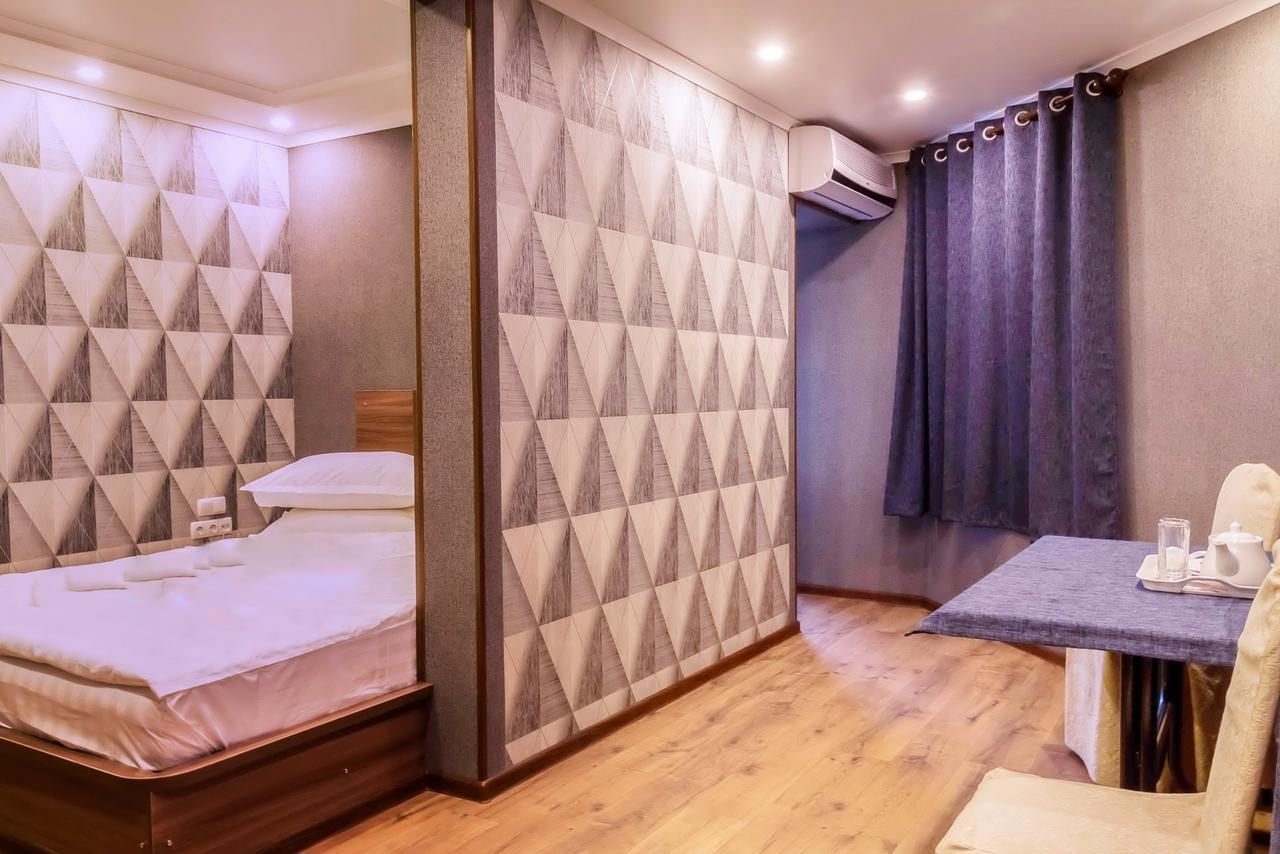 Salut Hotel Bisjkek Eksteriør bilde