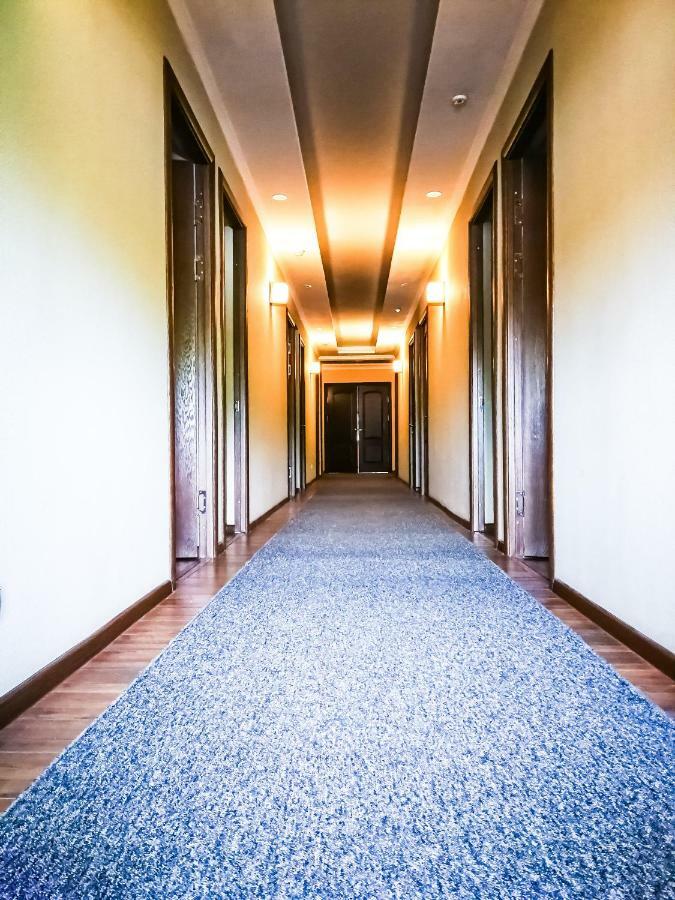 Salut Hotel Bisjkek Eksteriør bilde