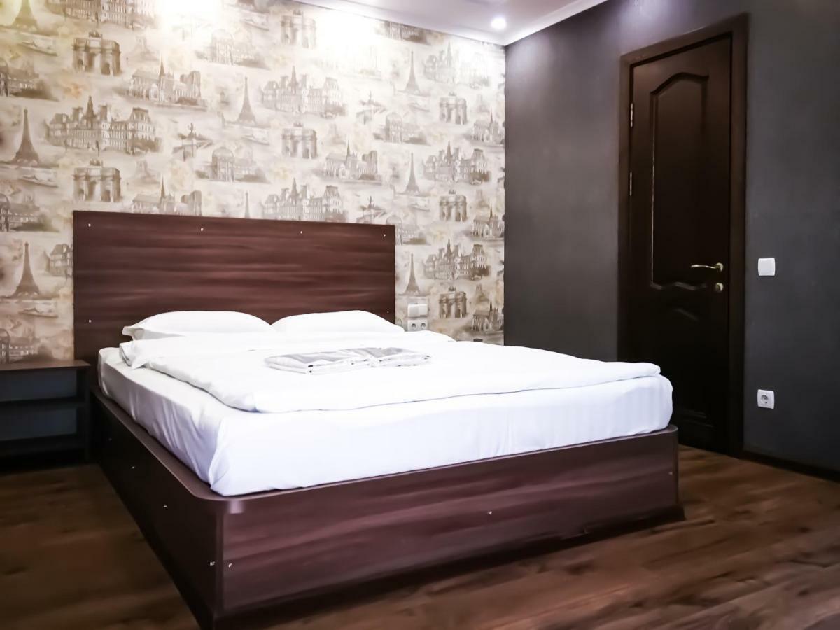 Salut Hotel Bisjkek Eksteriør bilde