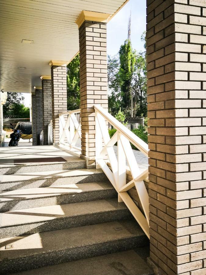 Salut Hotel Bisjkek Eksteriør bilde
